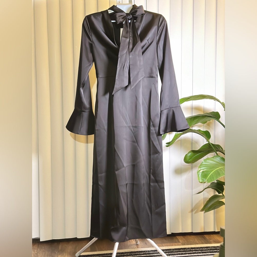 Chic Black Tie-Neck Long Sleeve Dress